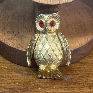 Vtg Vanda USA Gold Tone Owl Brooch Hidden Compartment Red Rhinestone Eyes Pin